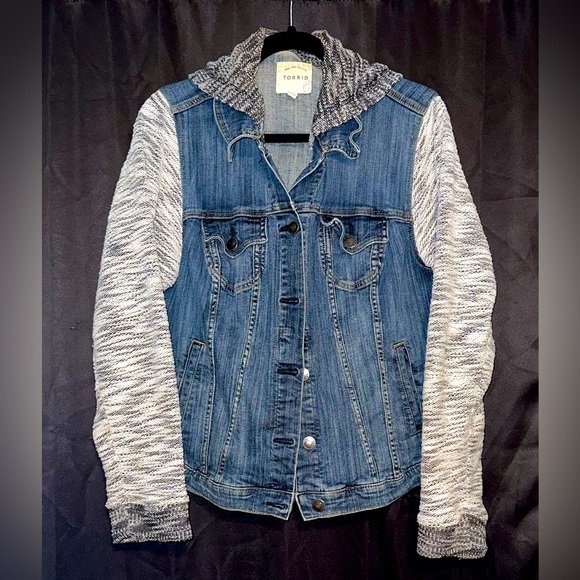 torrid Jackets & Blazers - Torrid Denim Terry Sleeve Hooded Crop Jacket Size 2